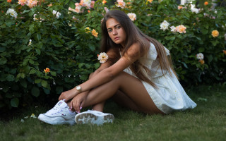 Elina karimova woman sitting flower - her shoe free wallpaper