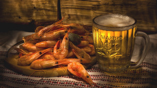 Shrimp beer tablecloth wood background - a table cloth free wallpaper