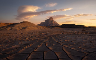 Desert mountain sunset clouds ocean - a desert landscape free wallpaper