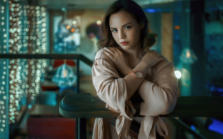 Woman beige coat portrait blurry - artur tarnowski free wallpaper for desktop