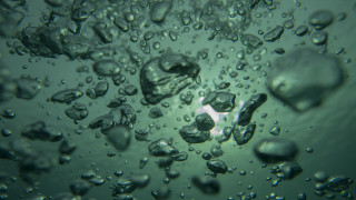 Water bubbles underwater light blue - blue background free wallpaper