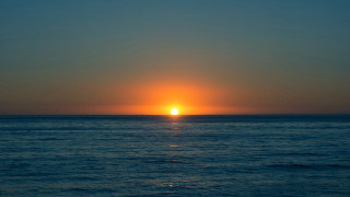 Sunset ocean boat bird moon 4 - a sunset over the ocean free wallpaper