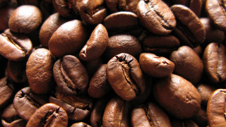 Coffee beans pile hyperrealism stock 2 - ceferí olivé free wallpaper