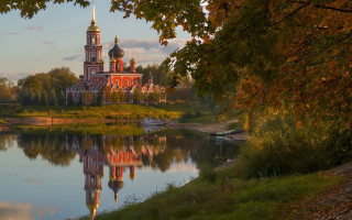 Church tower spire reflection autumn - autumn free wallpaper
