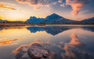 Lake rock mountains sunset clouds - free sunset wallpaper