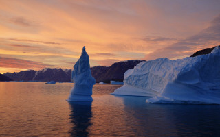 Iceberg lake sunset mountains pink - a large iceberg free wallpaper