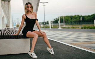 Woman bench black dress white - a bench free wallpaper for desktop