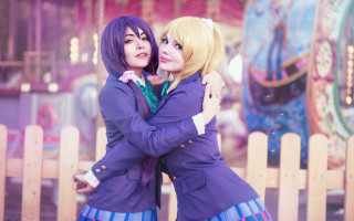 Hugging carnival carousel purple jacket - synchromism free wallpaper