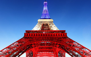 Eiffel tower lit red white - the eiffel tower free wallpaper