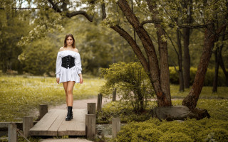 Woman white dress bridge park - inspired free wallpaper for desktop