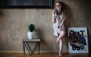 Woman dress sunglasses plant portrait - a picture in a room free wallpaper