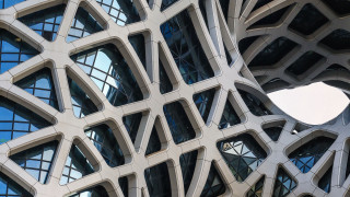 Large building clock circular window - free architecture wallpaper