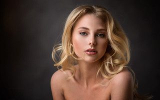 Blonde woman portrait black background - a black background behind her free wallpaper