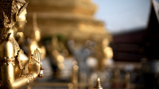 Golden sculpture building samikshavad bokeh - a hand free wallpaper