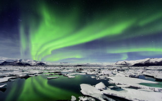Green purple aurora lake snowy - aurora free wallpaper