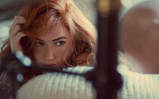 Red hair woman mirror portrait - the mirror free wallpaper