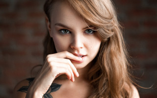 Elina karimova tattoo blonde posing - her chin free wallpaper for desktop