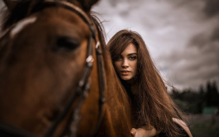 Woman horse portrait blurry cinematic - free vintage wallpaper for desktop