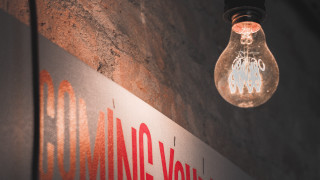 Lightbulb brickwall youngvox luminais anamorphic - a light bulb free wallpaper