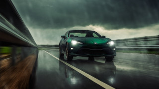 Green car wet road cloudy - a green car free wallpaper