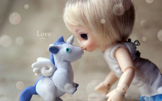 Doll kissing toy pony bubbles - a doll free wallpaper for desktop