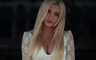 Woman blonde white dress roses - a white jacket free wallpaper