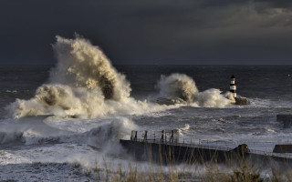 Lighthouse waves stormy weather scene - stormy weather free wallpaper