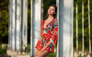 Woman red floral kimono blurry - floral free wallpaper for desktop