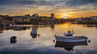 Boats city sunset bridge water - dave allsop free wallpaper