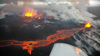 Plane wing lava ocean flying - dahlov ipcar free wallpaper