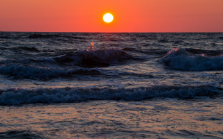 Sunset ocean waves lighthouse red - a red sky free wallpaper for desktop