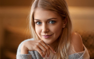 Elina karimova blue eyes portrait 2 - a picture in a room free wallpaper