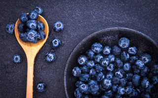 Wooden spoon blueberries bowl black - blueberry free wallpaper