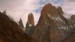 Mountain range snow clouds sky 2 - the top free wallpaper