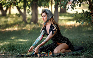 Woman tattoo blanket grass knife - a blanket free wallpaper