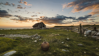 Barn grassy field fence rockwall - a barn free wallpaper