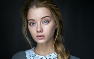 Eszter mattioni blonde braid blue - a braid free wallpaper