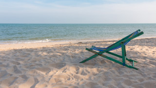 Green blue chair beach ocean - chair free wallpaper