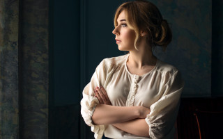 Woman crossed arms window portrait - arabella rankin free wallpaper