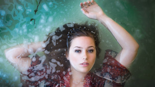 Woman hands up water green - claire dalby free wallpaper