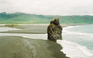 Rock water beach mountain sky - bernt tunold free wallpaper