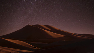 Night sky stars desert dunes - sand free wallpaper