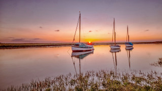 Boats lake sunset trees mountains - top of a lake free wallpaper