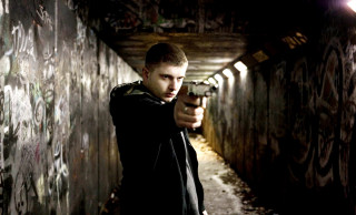 Man holding gun tunnel graffiti - graffiti free wallpaper