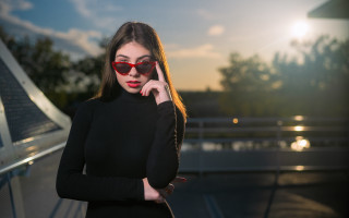 Woman black dress cellphone red - arabella rankin free wallpaper