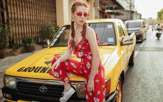 Woman red jumpsuit yellow truck - a yellow truck free wallpaper