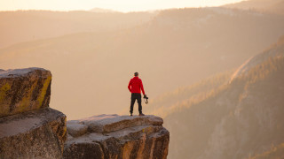 Cliff man snowboard beach desert - top of a cliff free wallpaper