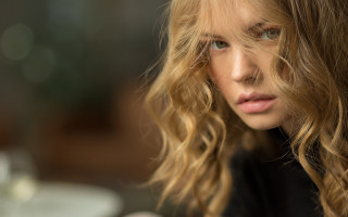 Blonde woman serious bokeh portrait - artur tarnowski free wallpaper