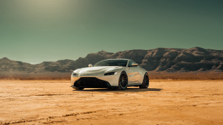 White sports car desert mountains 4 - the horizon free wallpaper