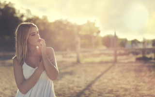 Woman skylight blonde dress outdoors - a park free wallpaper